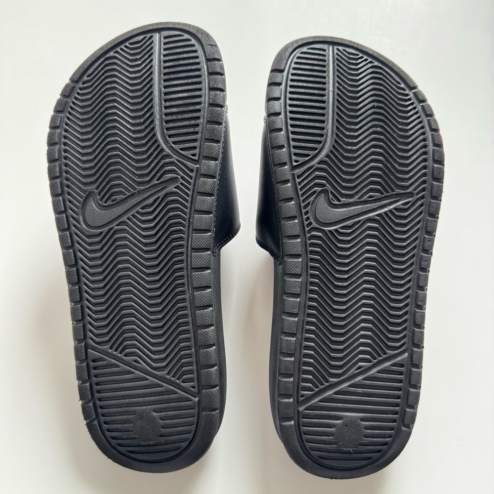 Women's Nike Benassi Jdi Sandal Black/Vivid Pink, Black/Rose Gold. Size: 5. - Picture 3 of 8